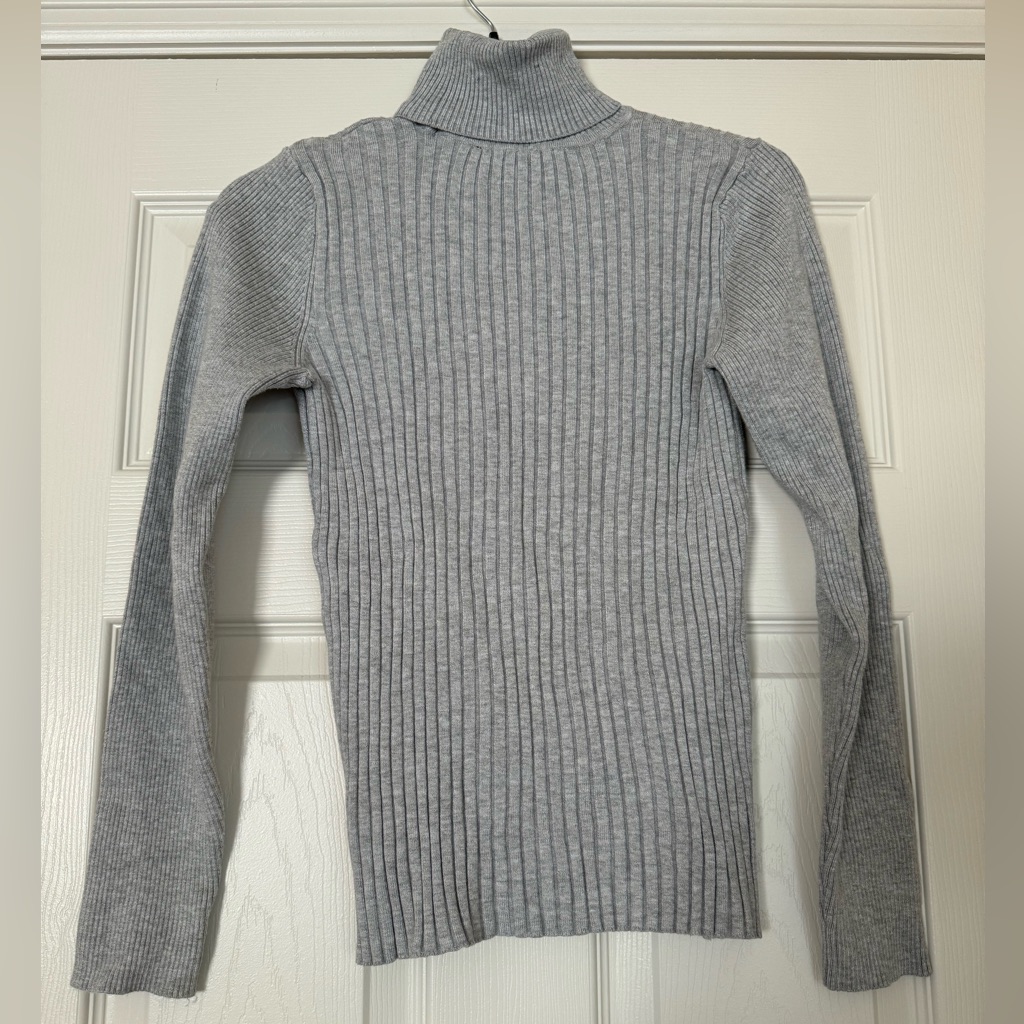 Ellen Tracy Ribbed Turtle Neck Practically Brand New